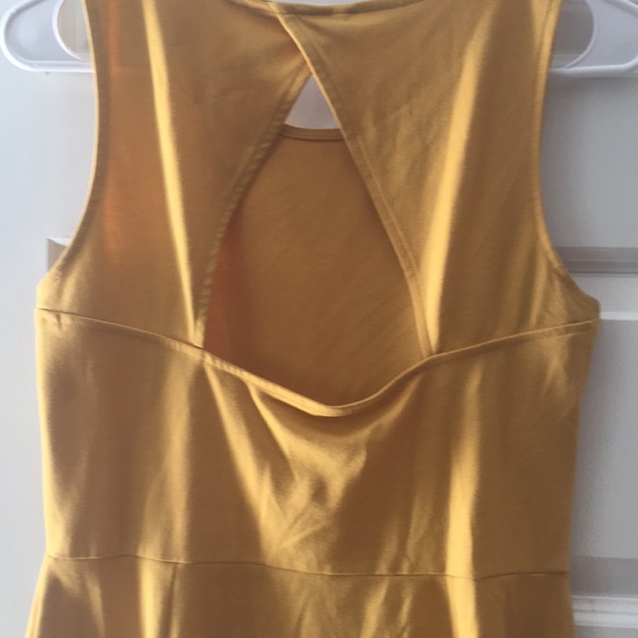 H & M womens mustard colored size M dress - Picture 3 of 10